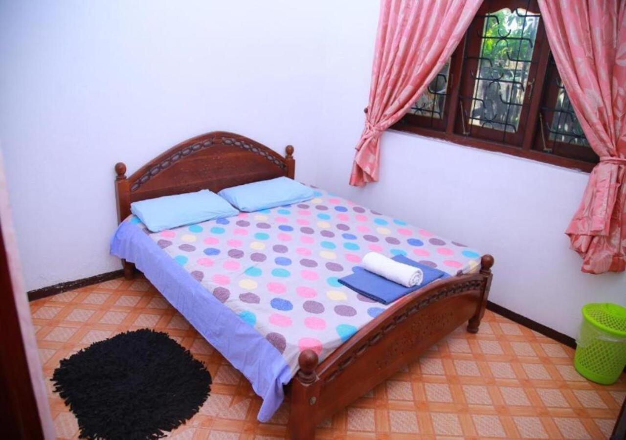 Weerakoon Guest Apartment ฮิกคาดูวา ภายนอก รูปภาพ