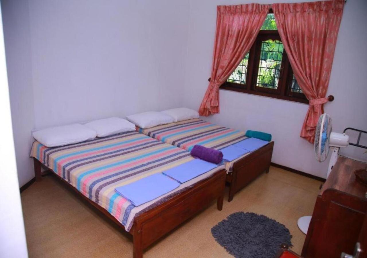 Weerakoon Guest Apartment ฮิกคาดูวา ภายนอก รูปภาพ