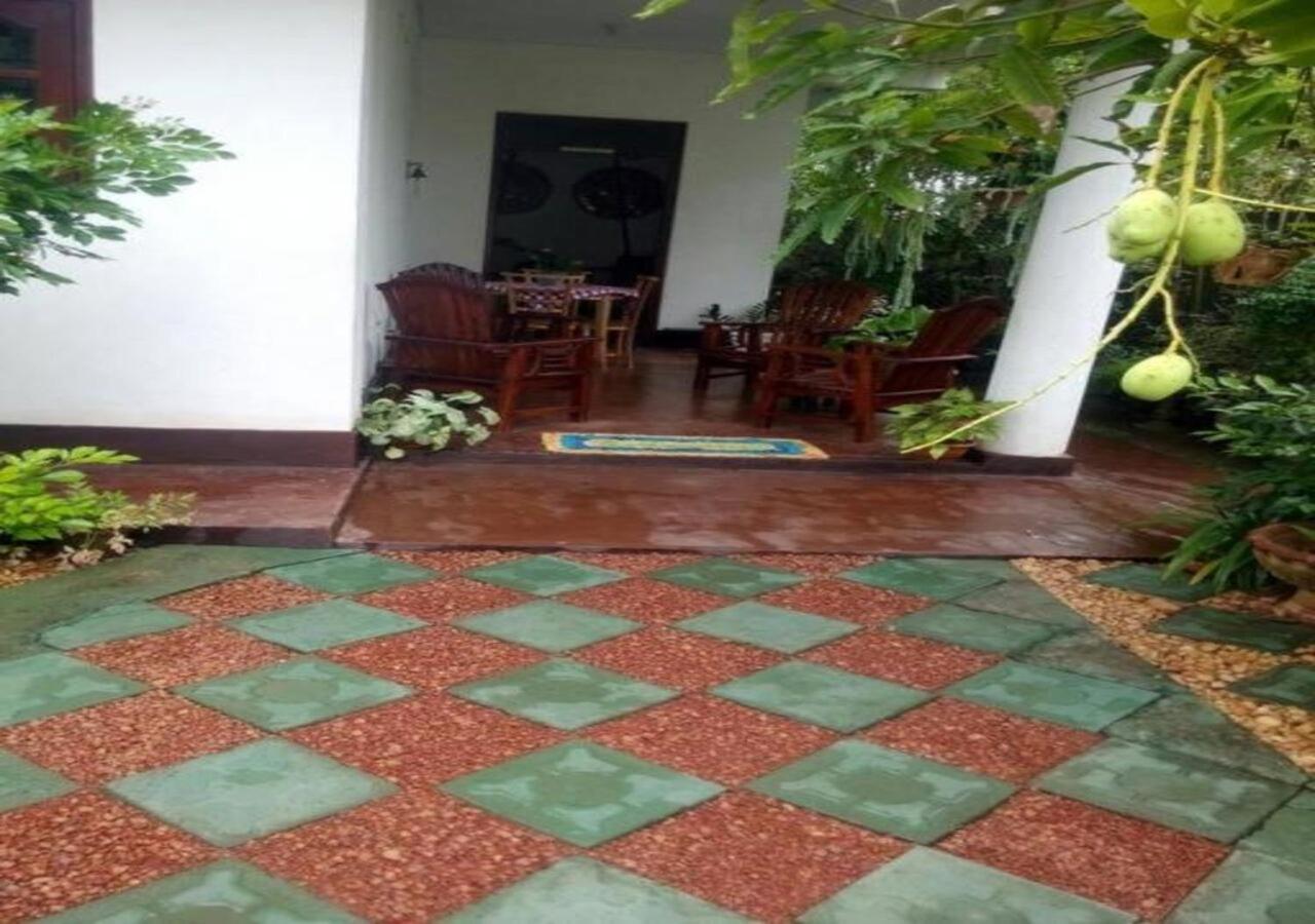 Weerakoon Guest Apartment ฮิกคาดูวา ภายนอก รูปภาพ