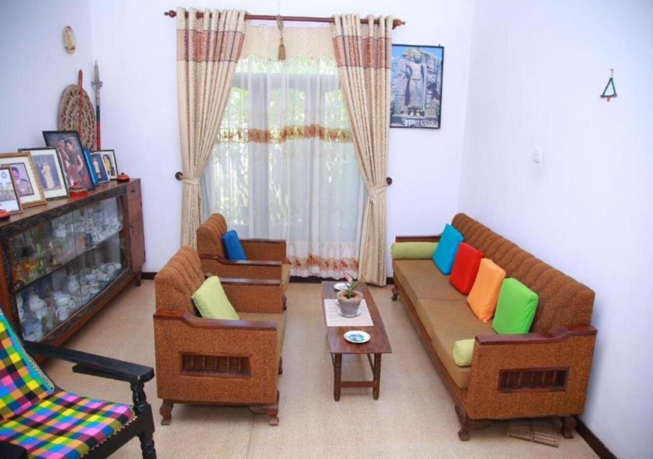 Weerakoon Guest Apartment ฮิกคาดูวา ภายนอก รูปภาพ