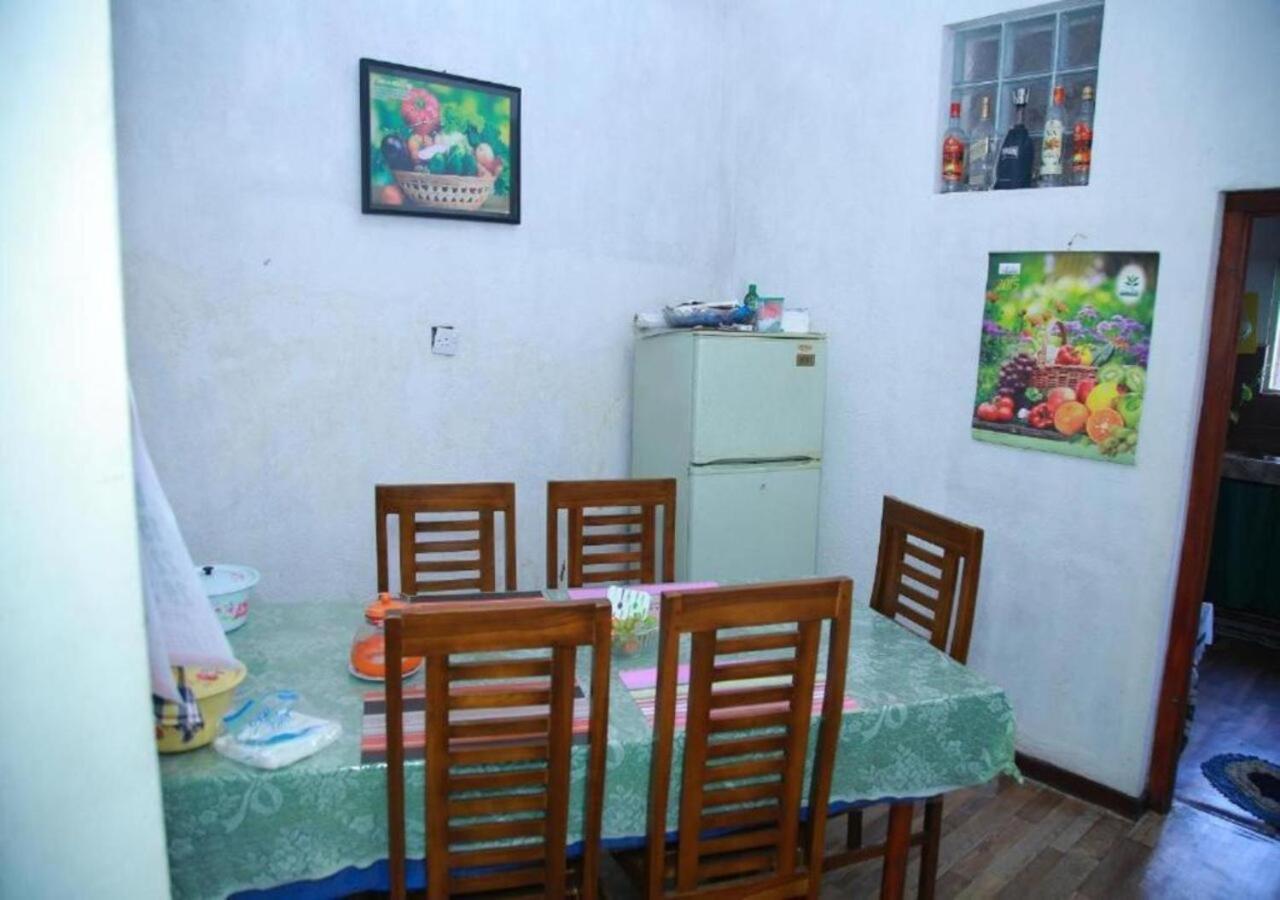 Weerakoon Guest Apartment ฮิกคาดูวา ภายนอก รูปภาพ